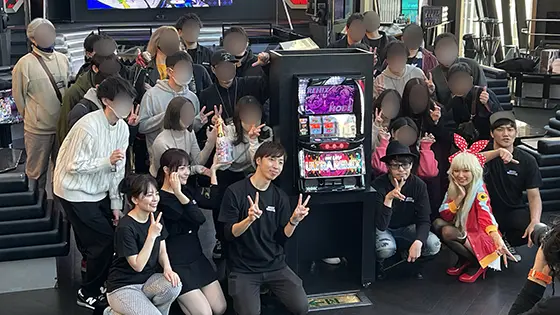 A-SLOT+ ディスクアップ ULTRAREMIXのプレミアファン試打会の記念写真